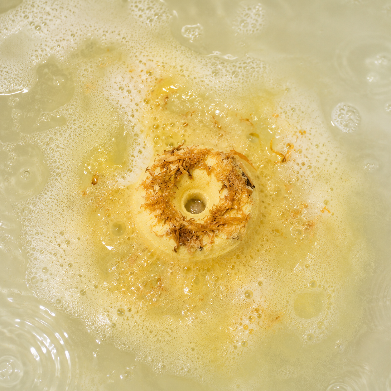 Honeysuckle Scented Bath Bomb | Floral Spa Bath Fizzers